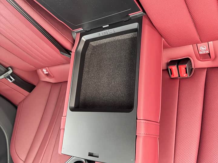 Фото 18 - Hongqi H5