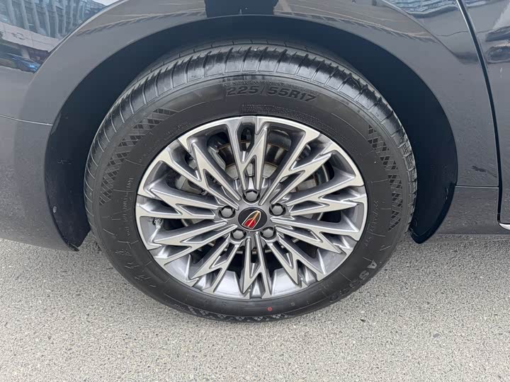 Фото 19 - Hongqi H5