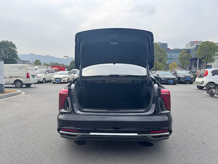 Фото 9 - Hongqi H5