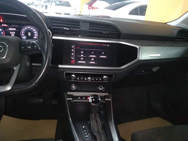 Фото 13 - Audi Q3