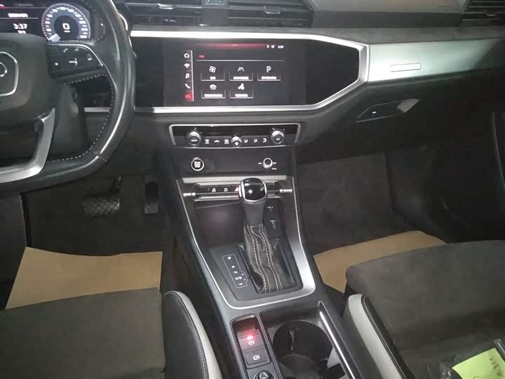 Фото 14 - Audi Q3