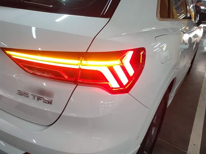 Фото 8 - Audi Q3