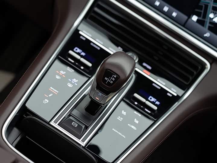 Фото 16 - Porsche Panamera