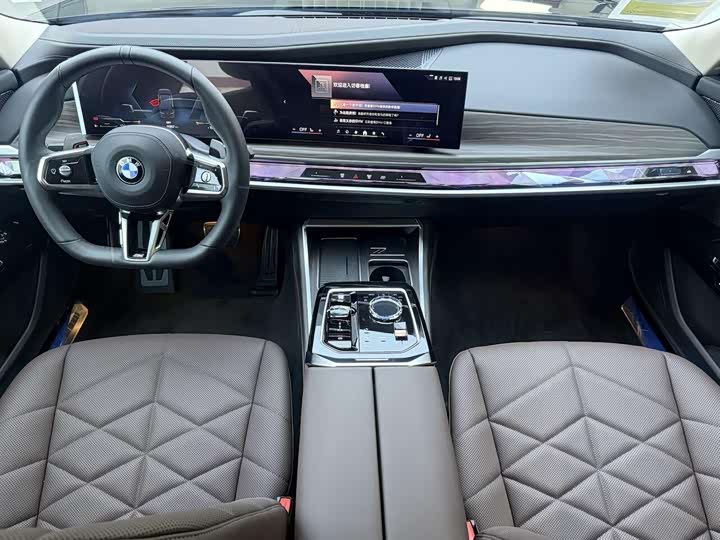 Фото 10 - BMW 7 Series