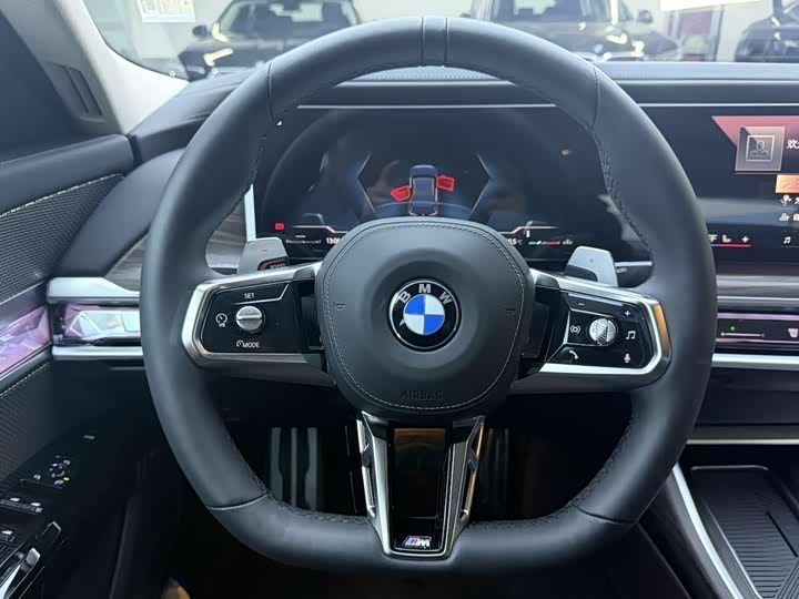 Фото 13 - BMW 7 Series