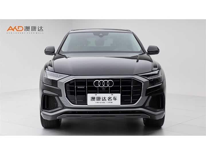 Фото 2 - Audi Q8