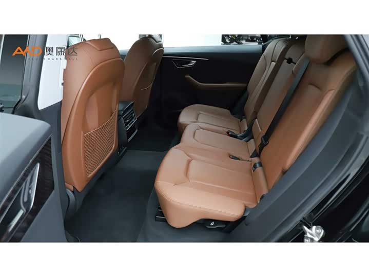 Фото 7 - Audi Q8