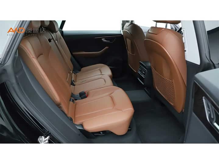 Фото 8 - Audi Q8