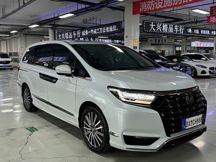 Фото 3 - Honda Elysion