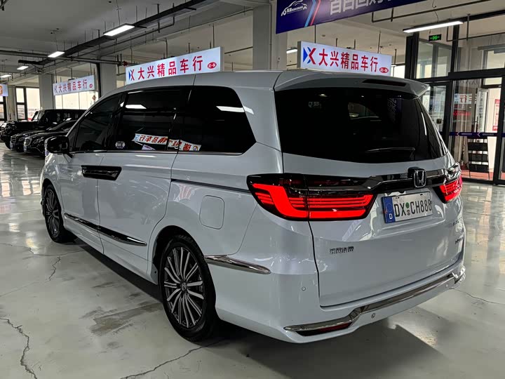 Фото 6 - Honda Elysion