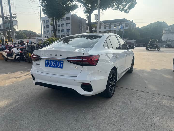 Фото 5 - Roewe i5