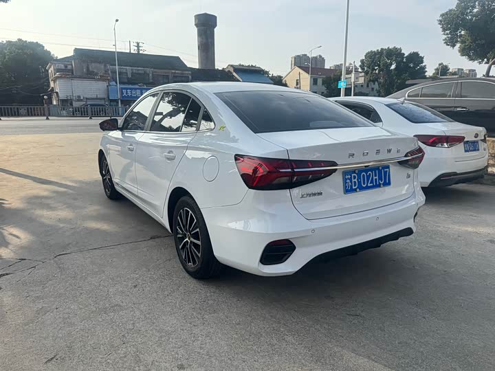 Фото 6 - Roewe i5