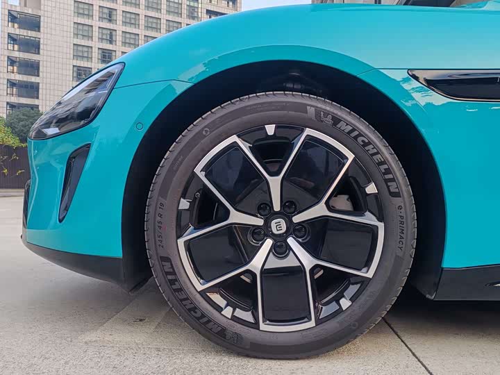 Фото 25 - Xiaomi SU7