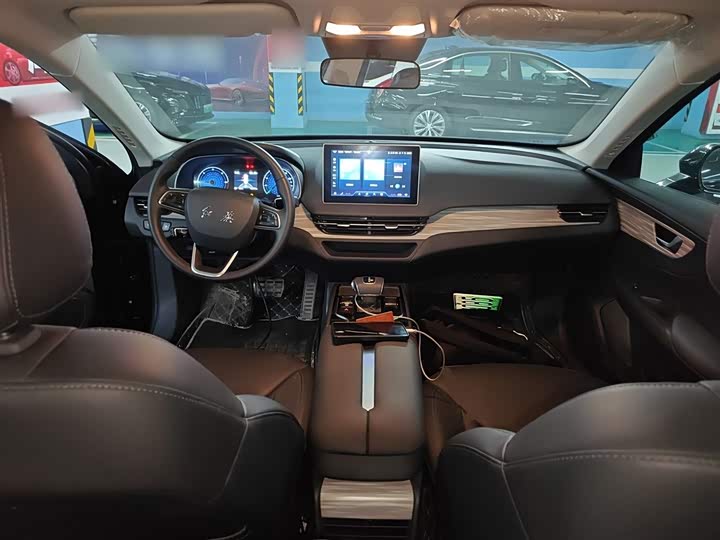 Фото 10 - Hongqi E-QM5