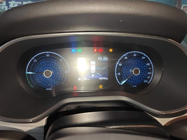 Фото 12 - Hongqi E-QM5