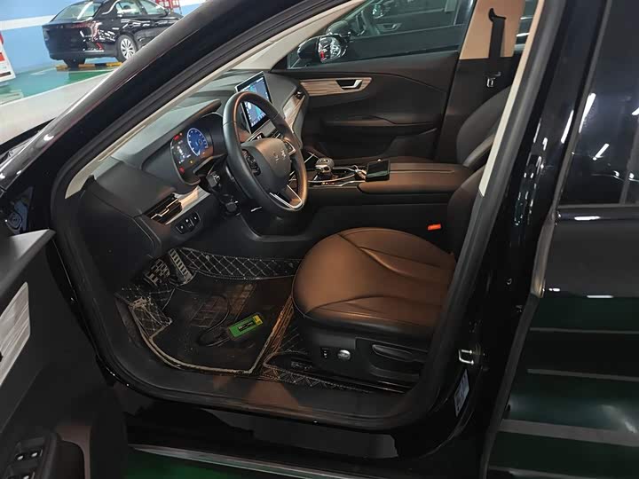 Фото 15 - Hongqi E-QM5