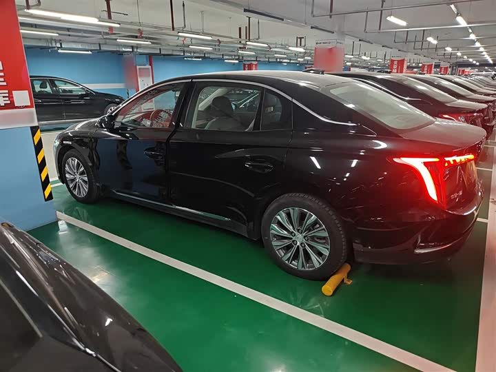 Фото 5 - Hongqi E-QM5