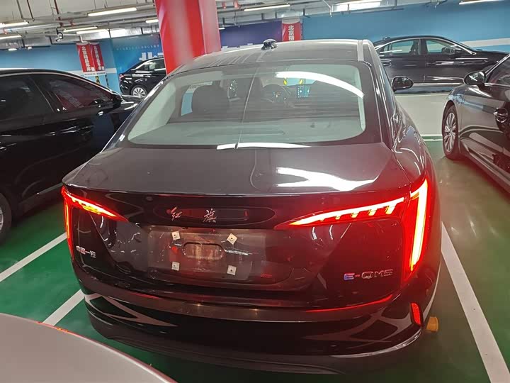 Фото 6 - Hongqi E-QM5