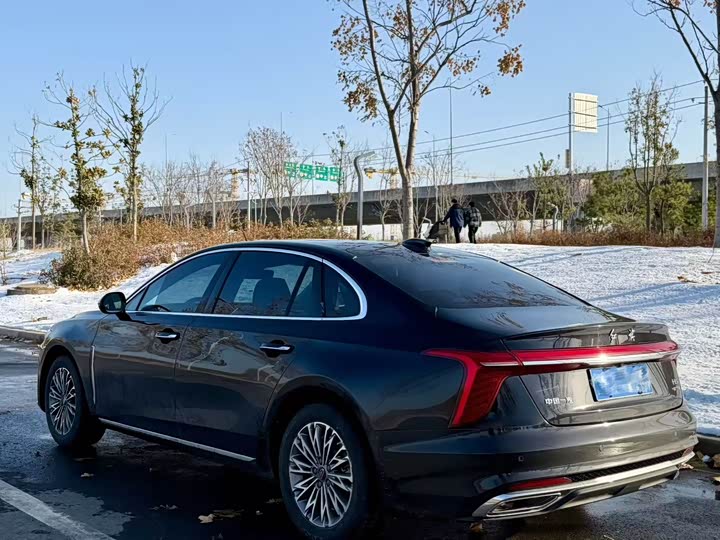 Фото 9 - Hongqi H5