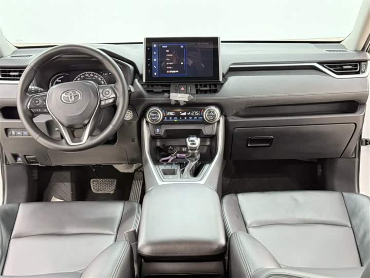 Фото 10 - Toyota RAV4