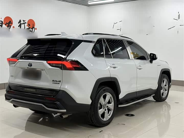 Фото 11 - Toyota RAV4