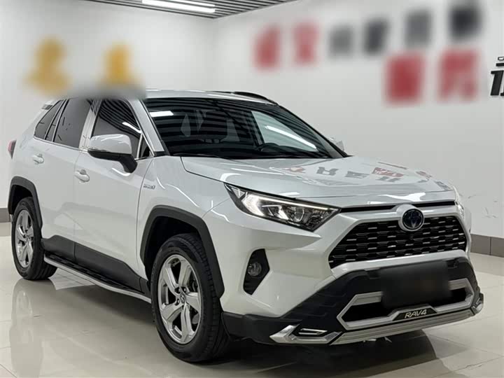 Фото 12 - Toyota RAV4