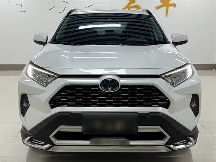 Фото 14 - Toyota RAV4