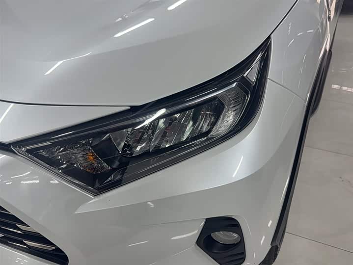 Фото 3 - Toyota RAV4