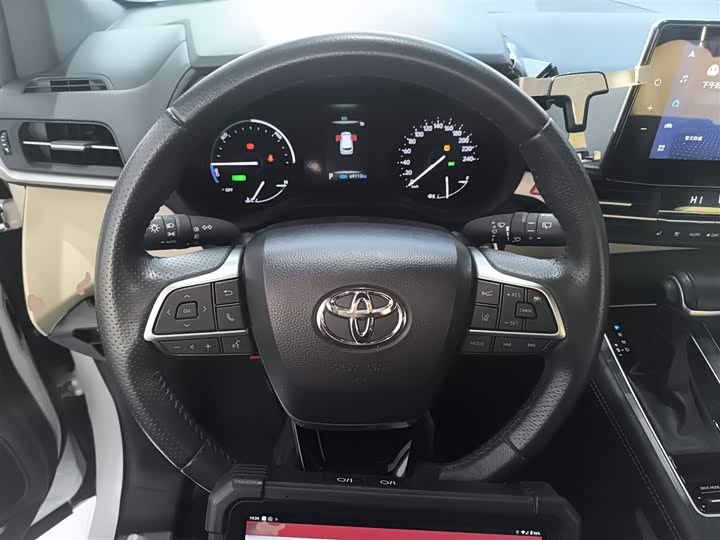 Фото 11 - Toyota Sienna