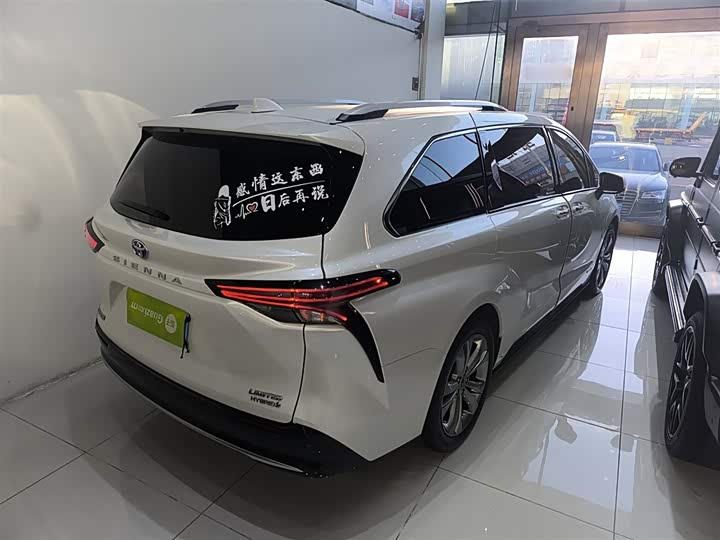 Фото 7 - Toyota Sienna