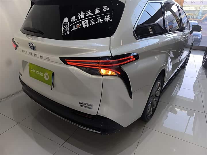 Фото 8 - Toyota Sienna