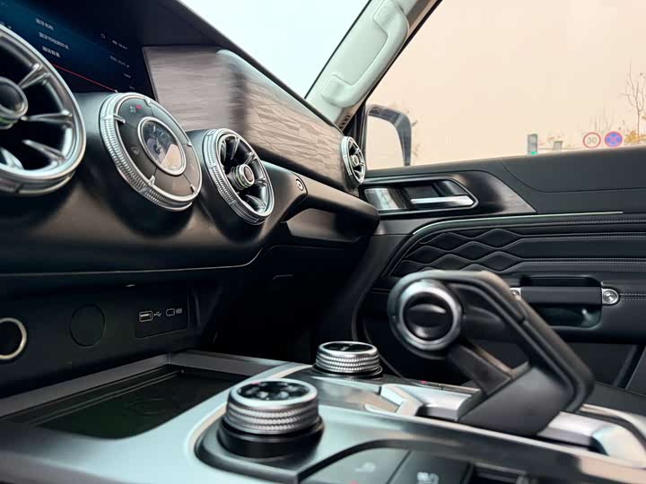 Фото 12 - Tank 300