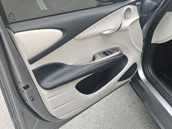 Фото 5 - BYD Dolphin