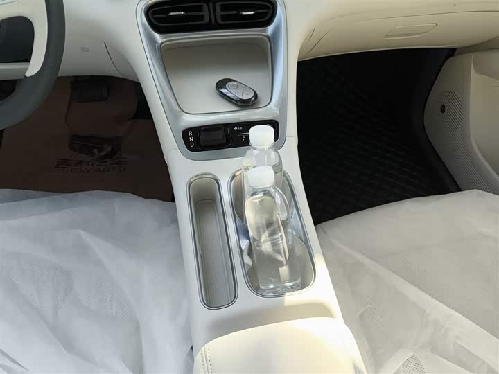 Фото 14 - Geely Galaxy Geome