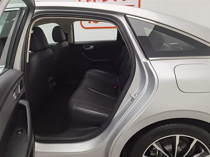 Фото 15 - Roewe D7