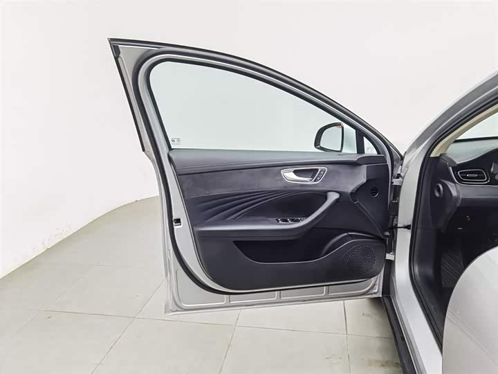 Фото 8 - Roewe D7