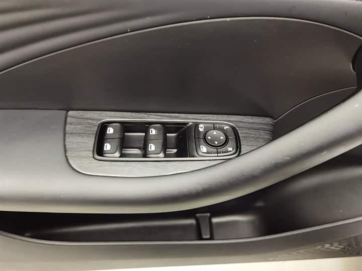 Фото 9 - Roewe D7