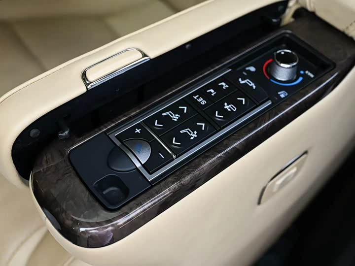 Фото 11 - Toyota Alphard