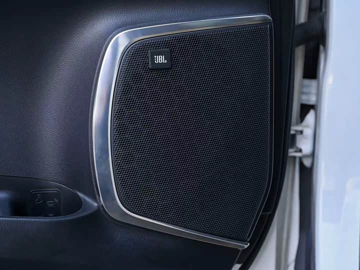 Фото 13 - Toyota Alphard