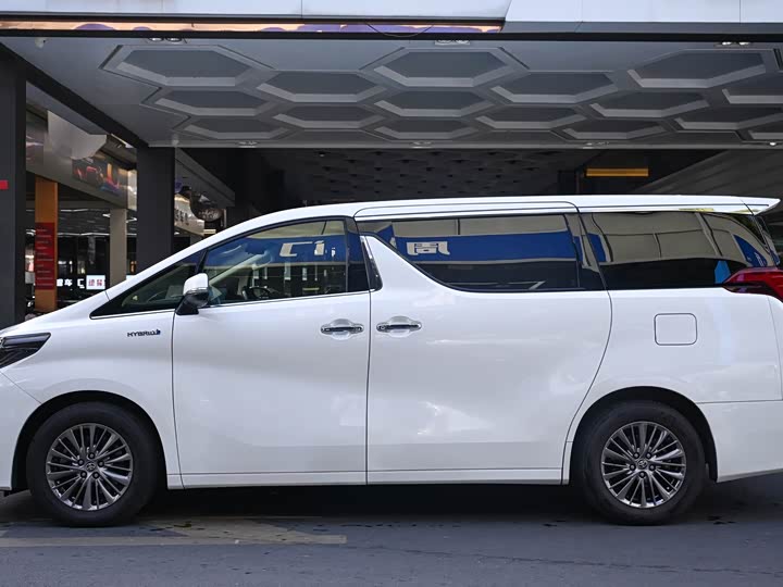 Фото 3 - Toyota Alphard