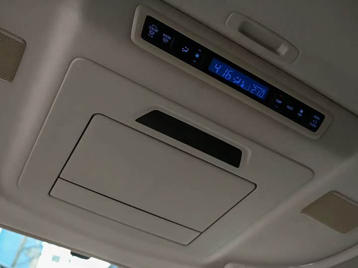 Фото 9 - Toyota Alphard