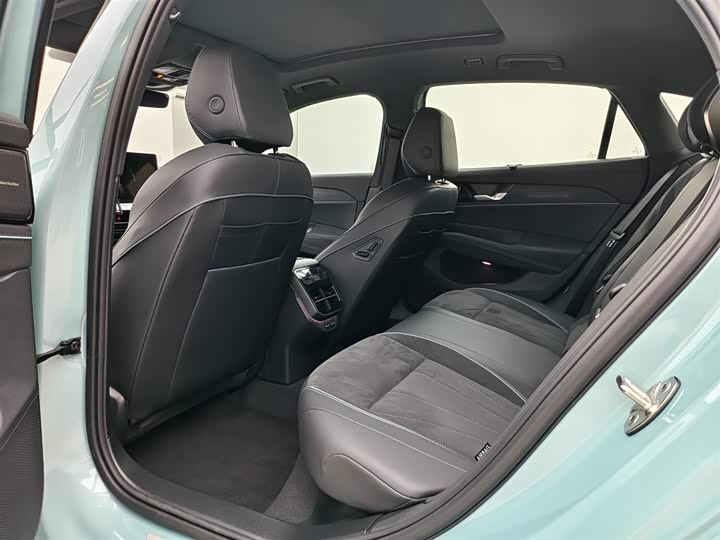 Фото 8 - Volkswagen Passat