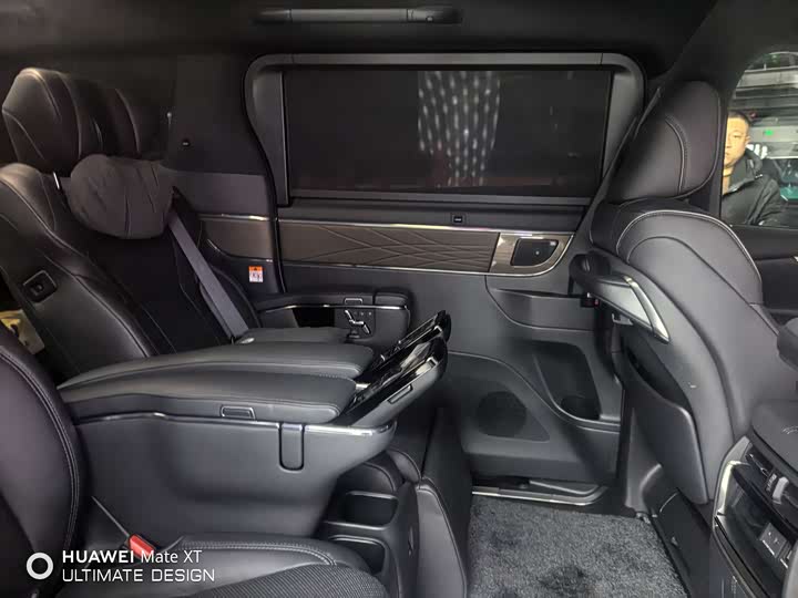 Фото 11 - Toyota Alphard