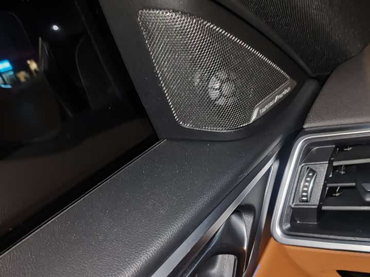 Фото 13 - BMW i4