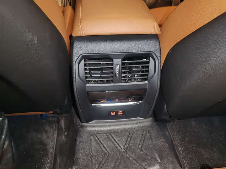 Фото 14 - BMW i4