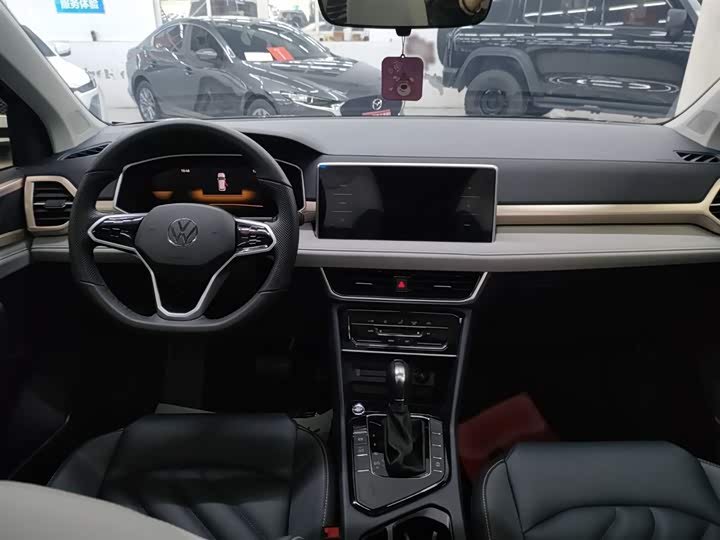 Фото 7 - Volkswagen Tharu