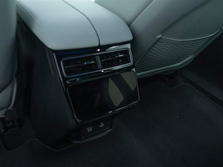 Фото 20 - Zeekr 001