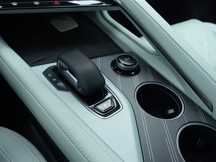 Фото 25 - Zeekr 001