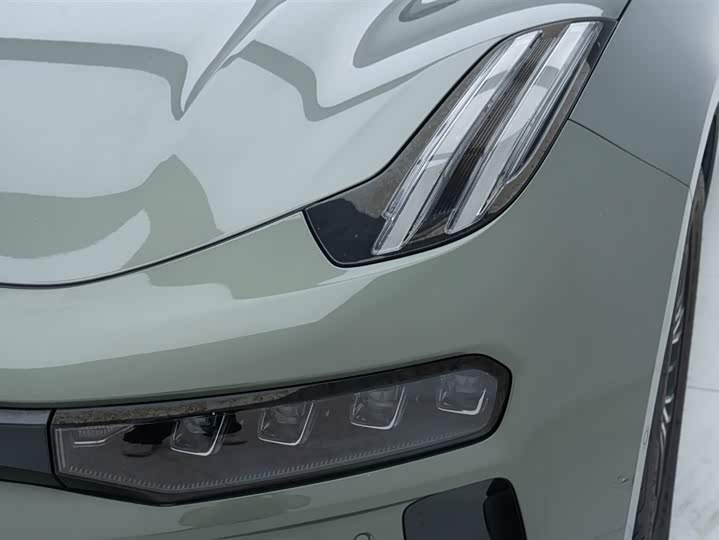 Фото 9 - Zeekr 001