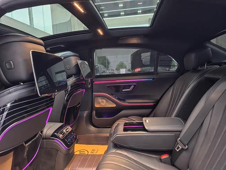 Фото 12 - Mercedes-Benz S-Class